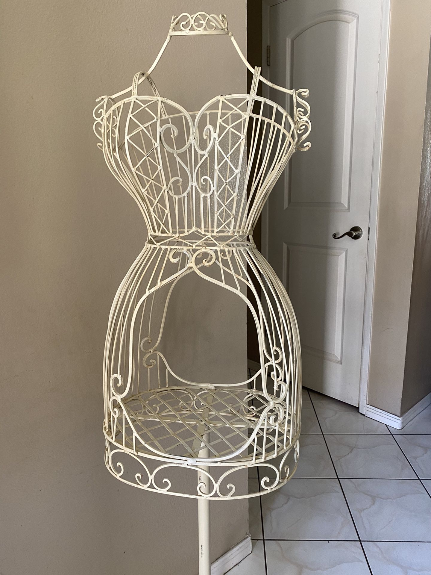 Vintage Women's Wire Metal Dress Form Mannequin Stand $99