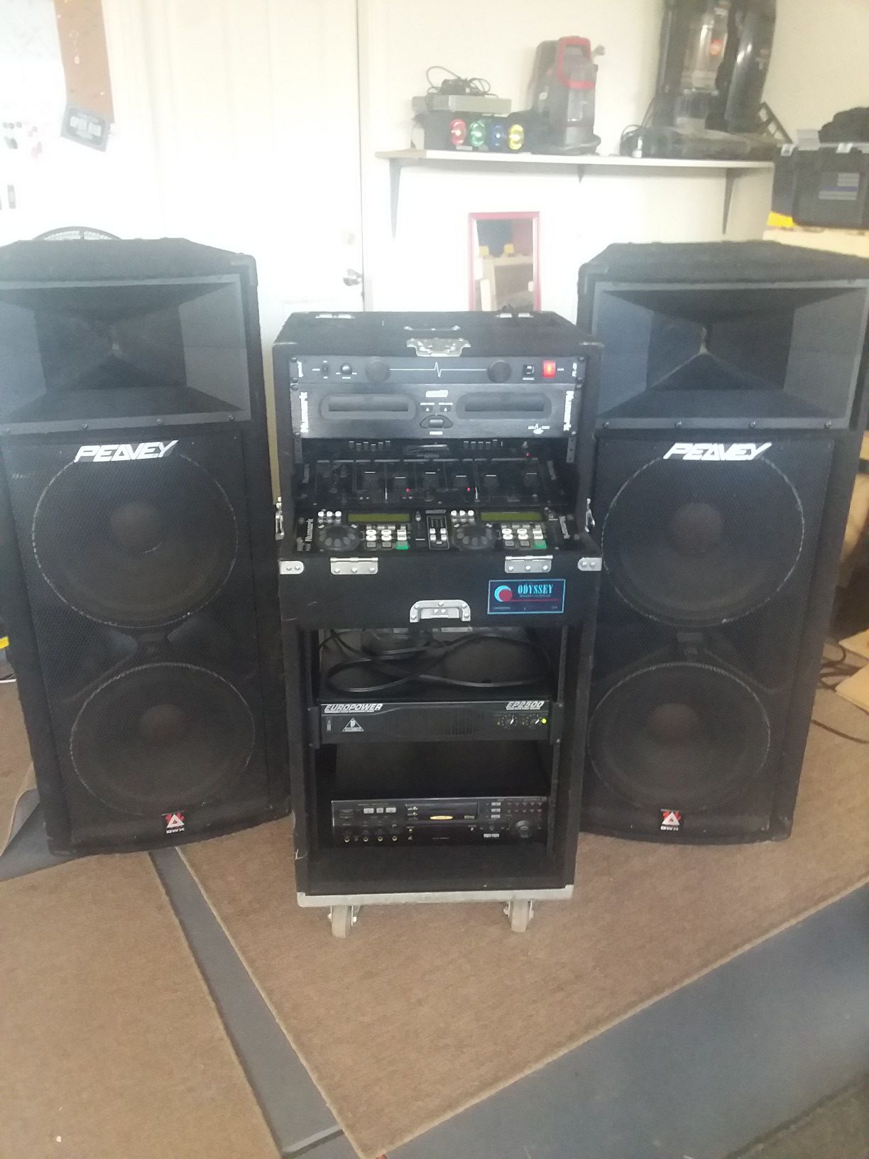 Peavey PA system 2 ,2000 watt speaker and 2500 power amp and dj board , light board , karaoke board , dual CD player console rack mixing board in Galt