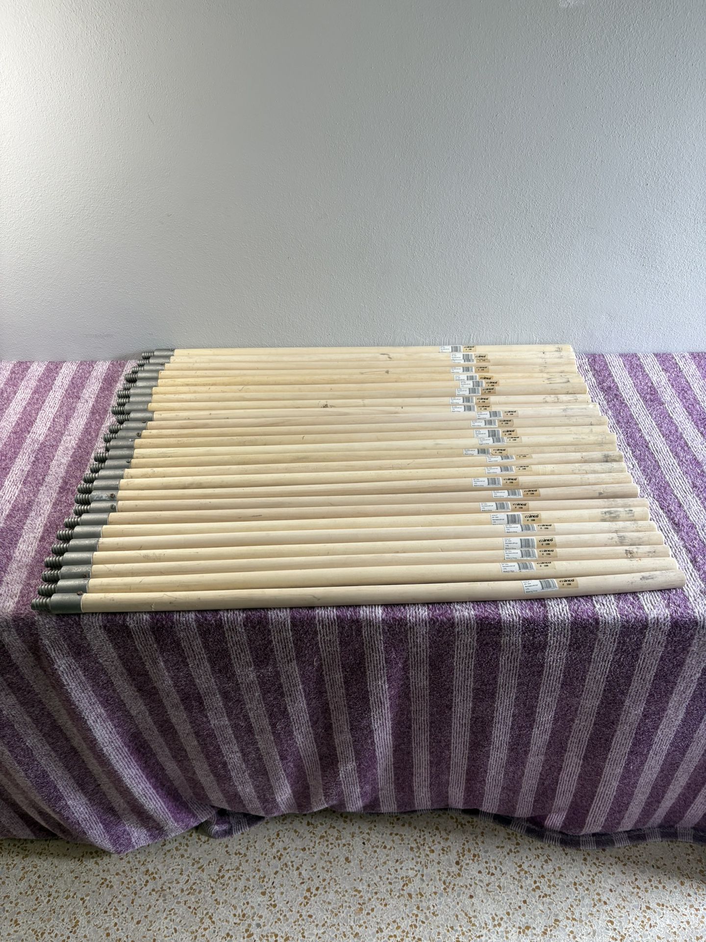 ((25)) Winco BR-36W 36 Inch Wood Handles