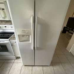 White Kitchen appliances (refrigerator, Stove,oven,microwave)