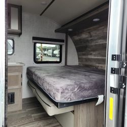 2022 Gulfstream Enlighten 19BH