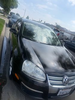 Volkswagen Jetta Sedan – Black