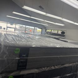 QUEEN SIZE SEALY MATTRESS & BOX SPRING BED SET