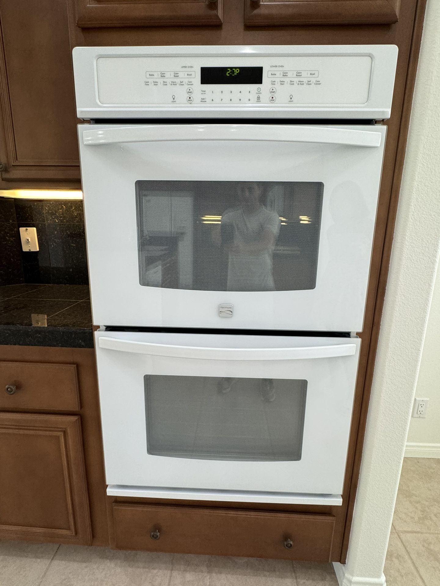 KENMORE 30 “ ELECTRIC DOUBLE WALL OVEN IN WHITE MINT CONDITION ~$1800