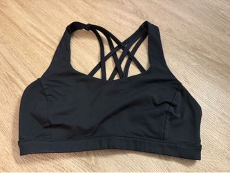 Never worn Lululemon free to be wild Sports Bra size 6