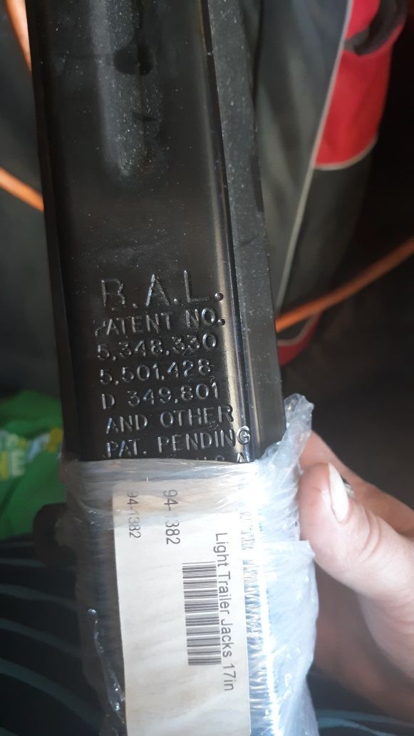 Rv trailer jacks