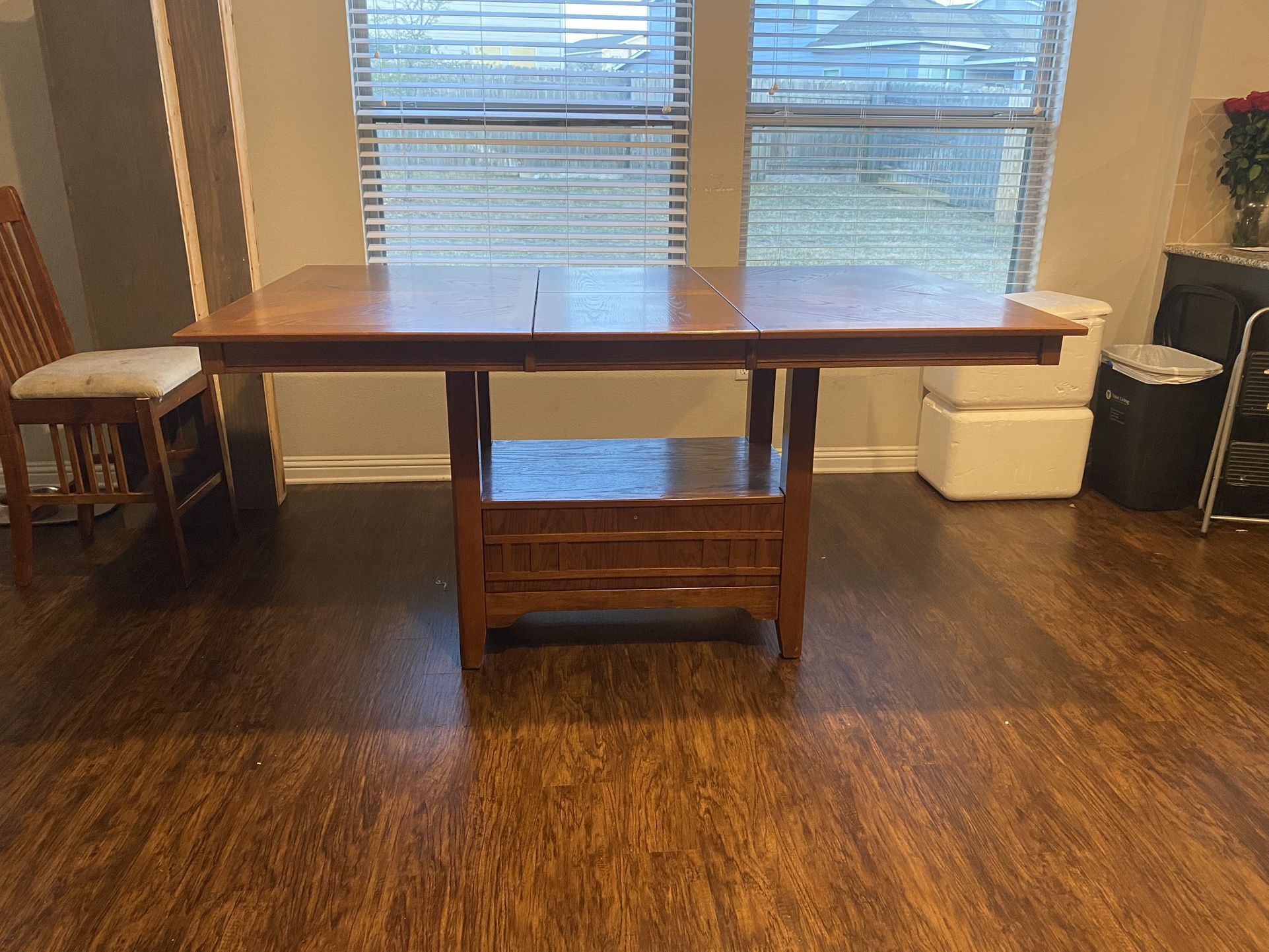 Dining Room Table With 5 Free Chair $250 Or Best Offer
