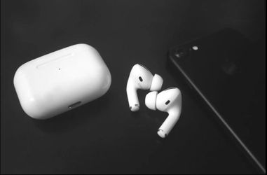 Airpods Pro 2nd Generation 2023 MagSafe (USB-C) Charging - Excellent