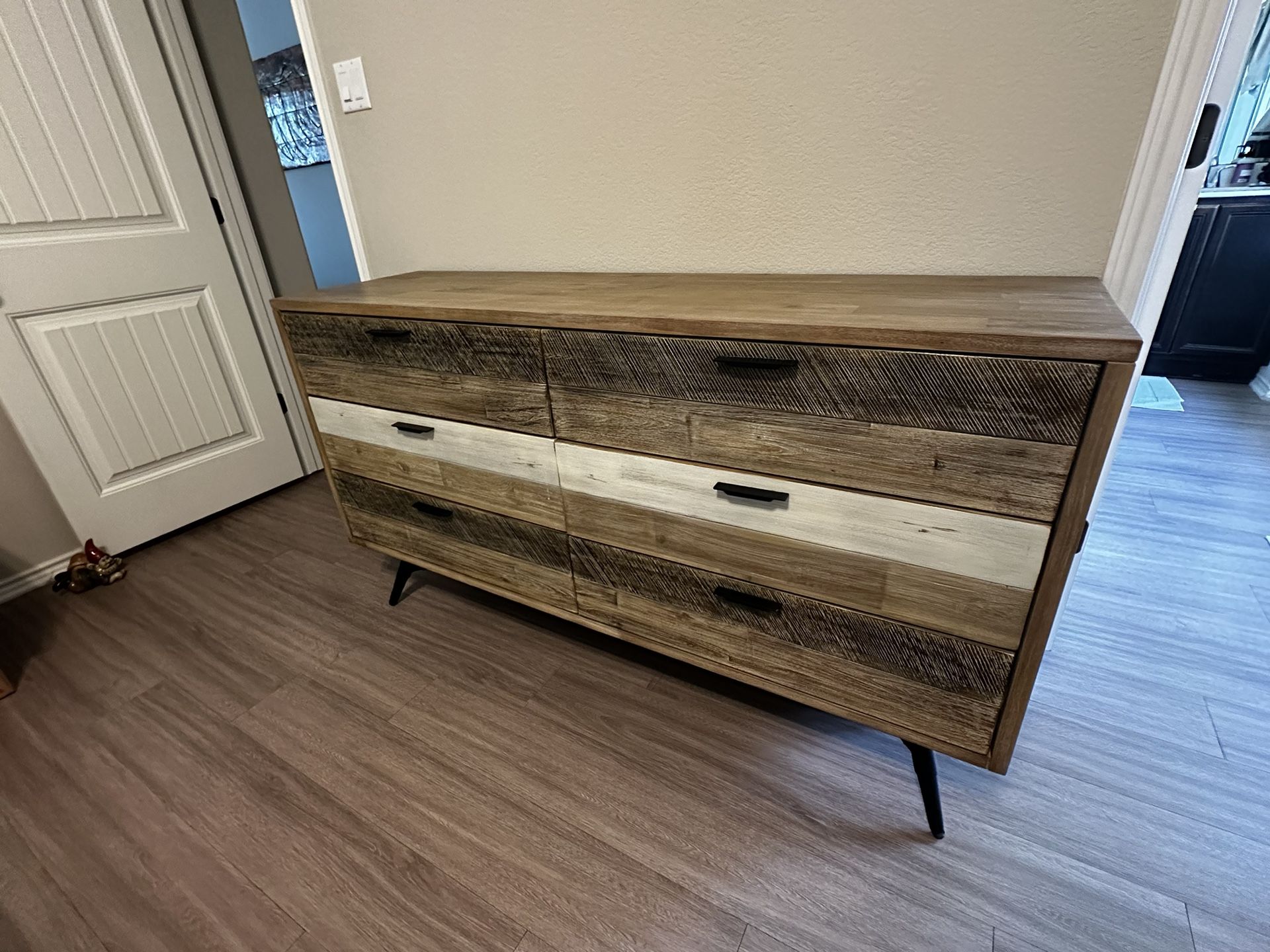 Farmhouse 6-drawer Dresser