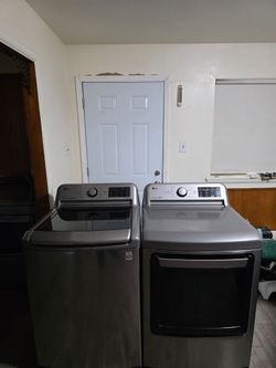 LG STAINLESS STEEL WASHER AND DRYER SET BOTH ELECTRIC XL CAPACITY 5.0 CU CLEAN AND DESINFECTED DELIVERY AVAILABLE FOR EXTRA FEE