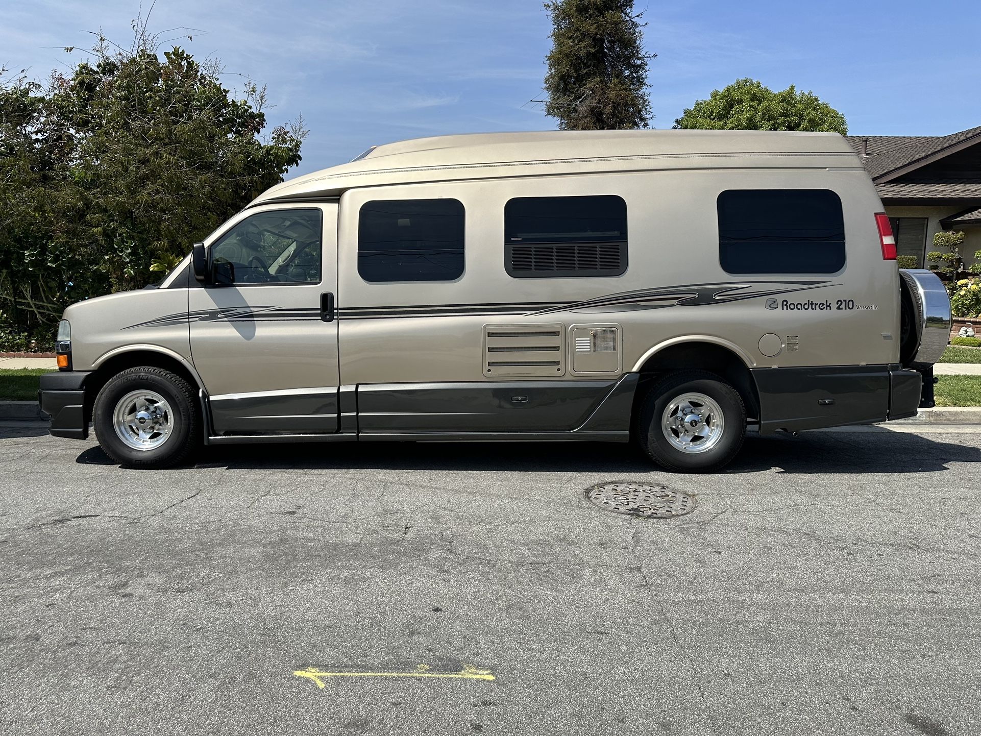 2011 Roadtrek 210 Versatile for Sale in Bellflower, CA OfferUp