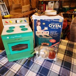 Suzy Homemaker Medium Size Toy Oven