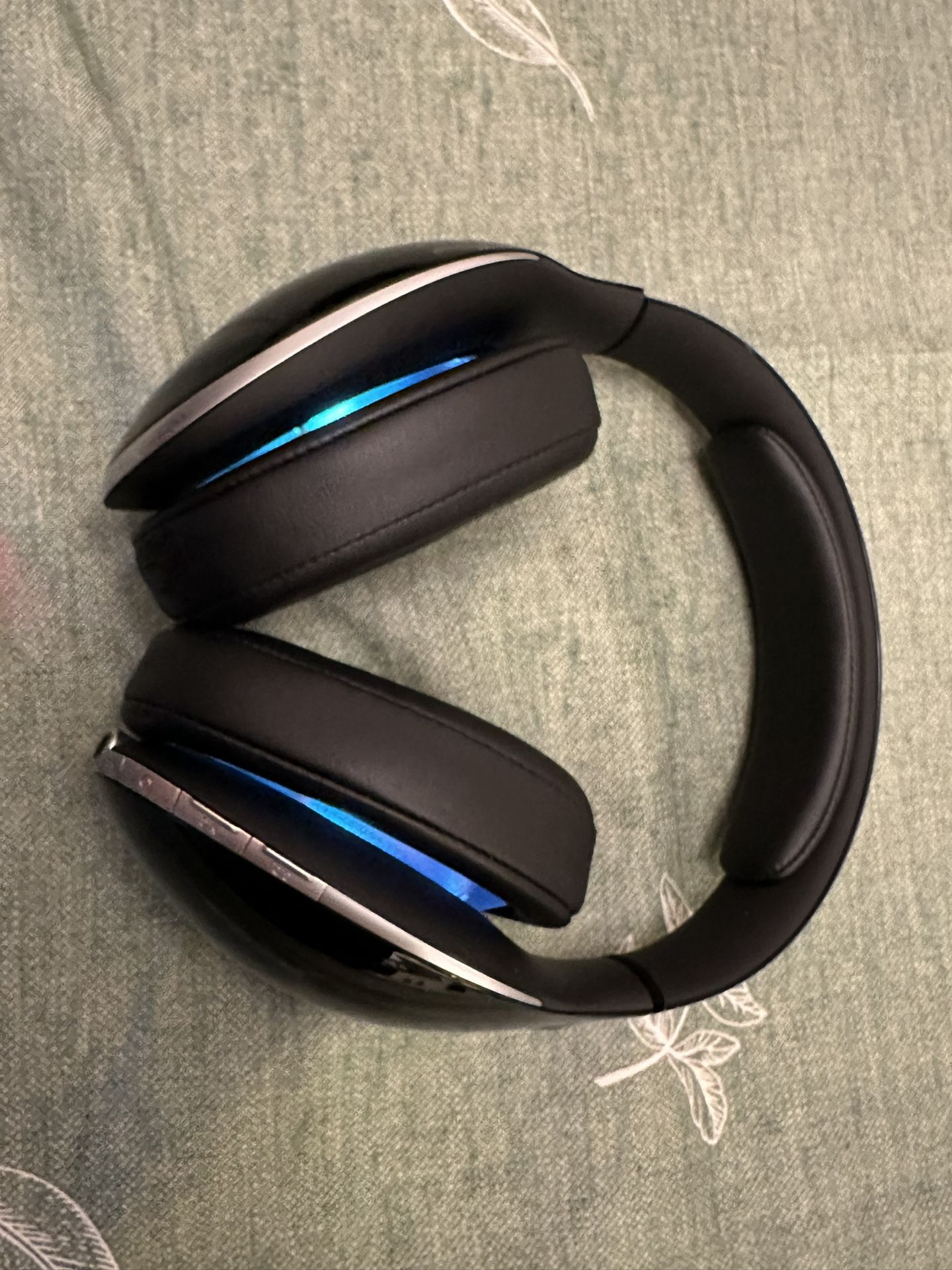 Mercedes Benz Maybach S Wireless Bluetooth Headphones