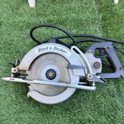 Black Decker 7 1/4 Industrial Worm Drive Circular Saw