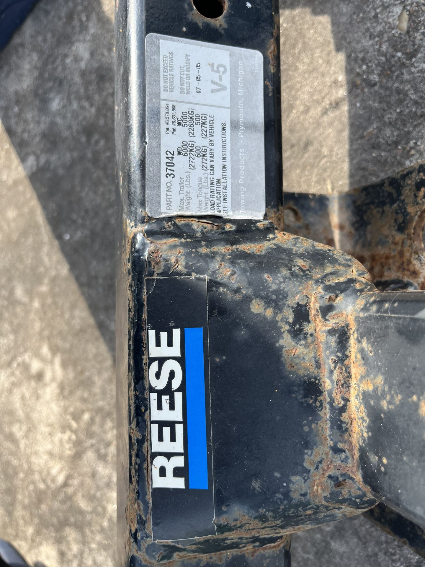 Universal Trailer Hitch (Reese Class V)