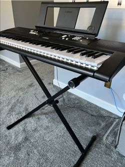 YAMAHA KEYBOARD EZ- 220