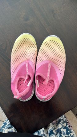 Girls’ size 4 Water Shoes