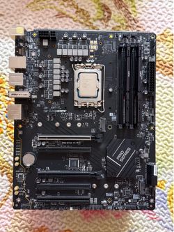 High-End Gaming PC Bundle i7-13700F / 32 GB DDR5 / MSI B760 WIFI / RM750x PSU