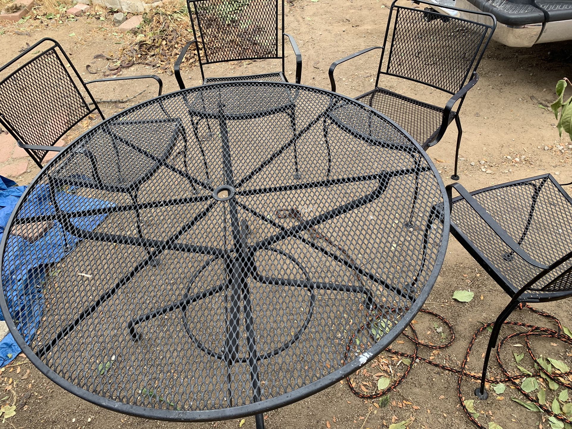 Backyard Garden Table w Chairs 