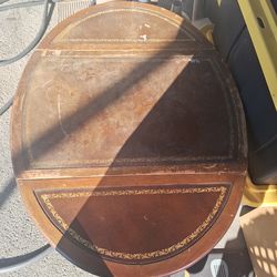 Mesa mediana  de madera antigua