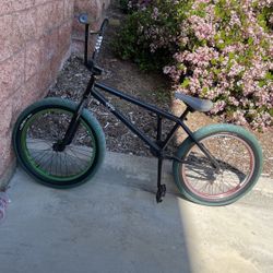 SOLID BMX BIKE 