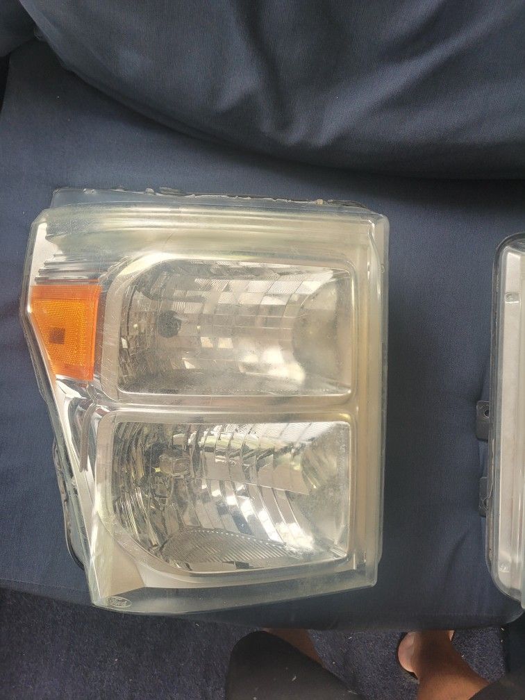 11-16 F250 Oem Headlights..