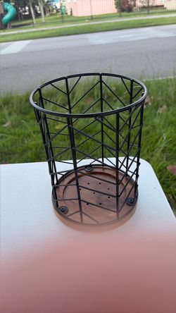 Utensil holder