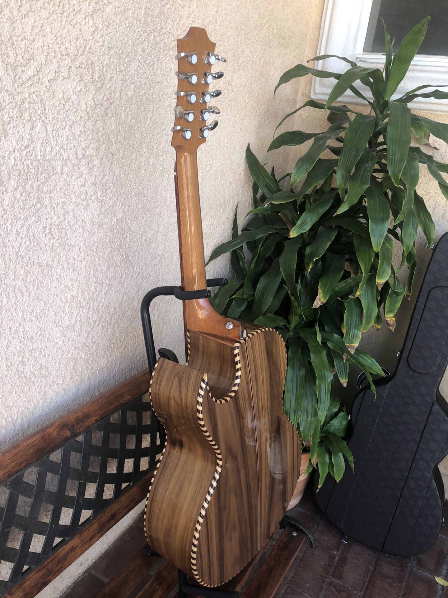 Bajo Quinto MOBA Caja Nogal Tapa Maple Extra Ancho Para Mejor Sonido