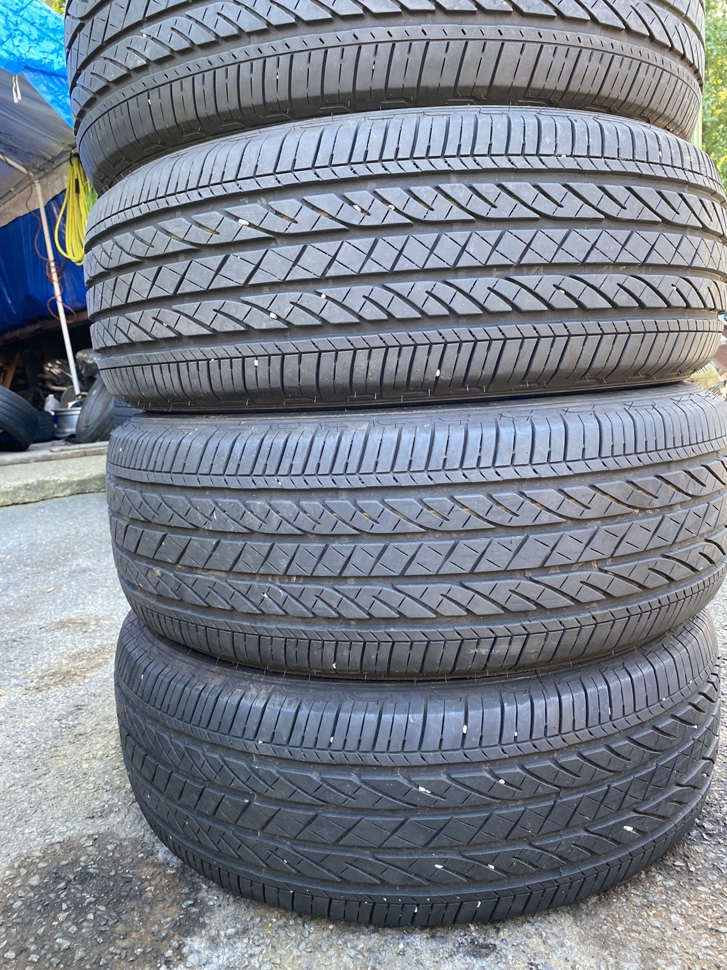 Set 4 usted tire 245/60R18 BRIDGESTONE TWO USED TIRE HAVE THREE PARCT SET 4 usted tire $220