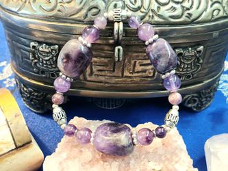Bracelet with unique square cut centerpiece amethyst.