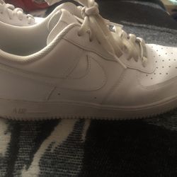 Nike Air Force 1 tennis shoes