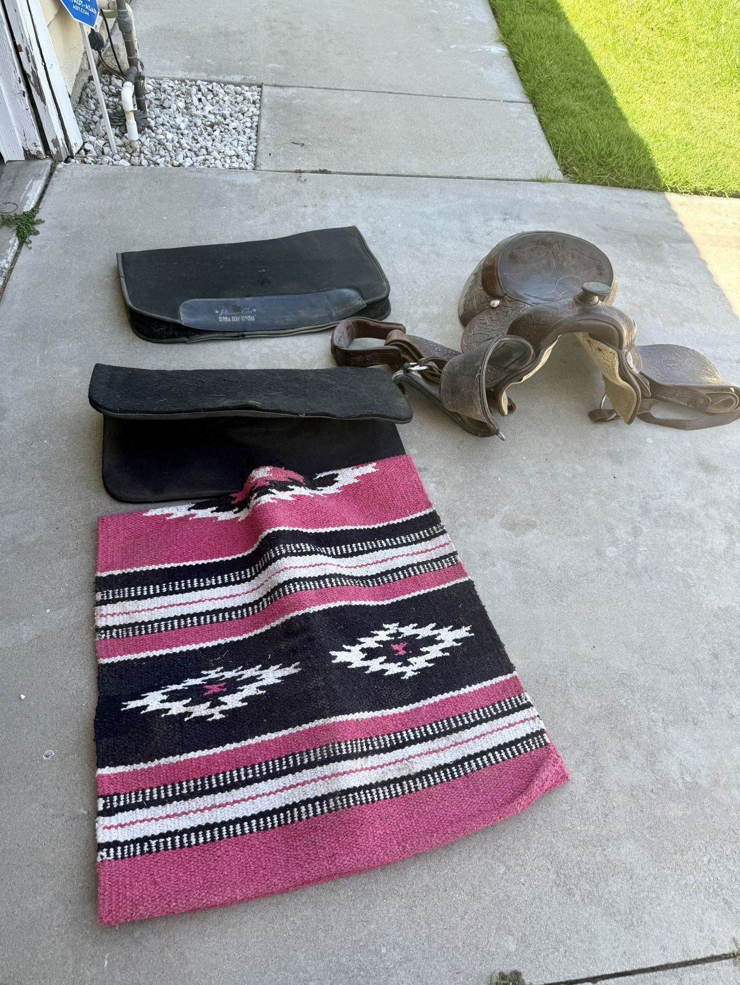 Saddle With Saddle Pads