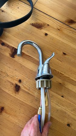 Instant hot water dispenser