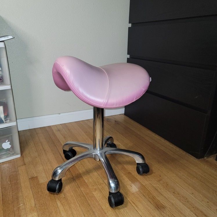 Pink Ergonomic Saddle Stool