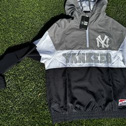 Brand New With Tags Men’s small Yankees Zip Up Windbreaker 