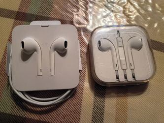 2 Pairs of Apple Wired Air pods