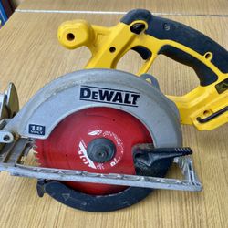 DeWalt DC390 18V Cordless 6-1/2" Circular Saw Type 1 Bare Tool - Tested