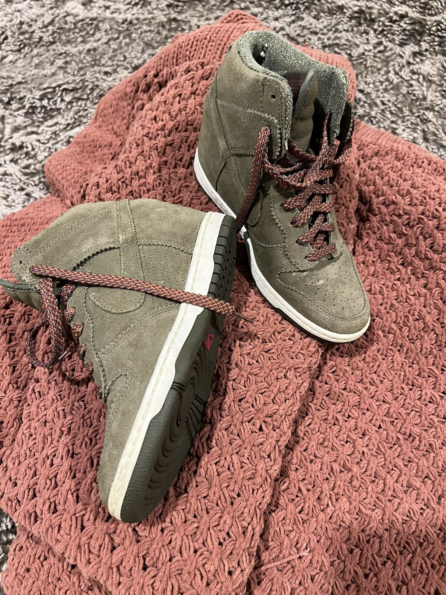 Nike Wedge Sneaker