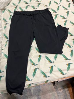 Black travel joggers, L