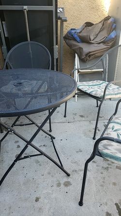 Mesa con 3 sillas