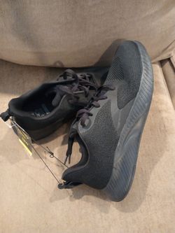 Brand new mens size 12 wide width non slip shoes