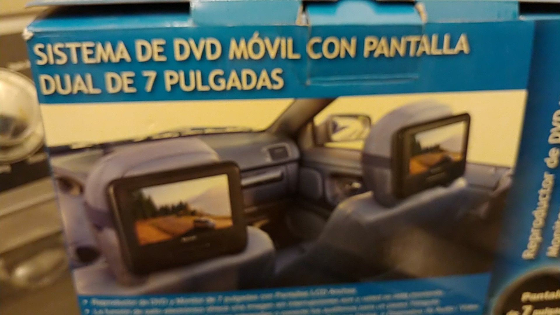 Dvd player with dual monitor