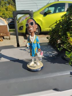 Snoop Dogg collectible bobblehead with Corona beer bucket $50 7-in tall check out my other beer signs also