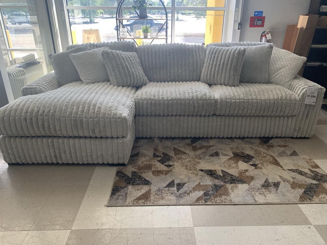 OM• $38 Initial • Brand Ne/////Stupendous 3 Piece Couch