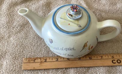 MARJOLEIN BASTIN TEAPOT  GREAT CLEAN CONDITION  NO DAMAGE ASKING $10