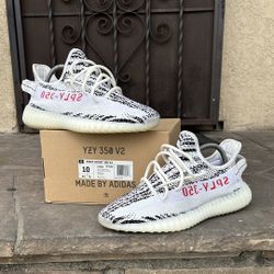 Adidas Yeezy “zebra”  size 10 