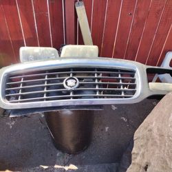 99 - 2000 Cadillac Escalade Front Grill With Headlights And Blinkers