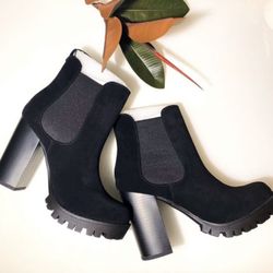Black Boots / Botas Negras 