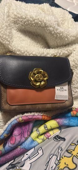 Coach Parker 18 Signature Canvas bag with the Tea Rose turnlock.
