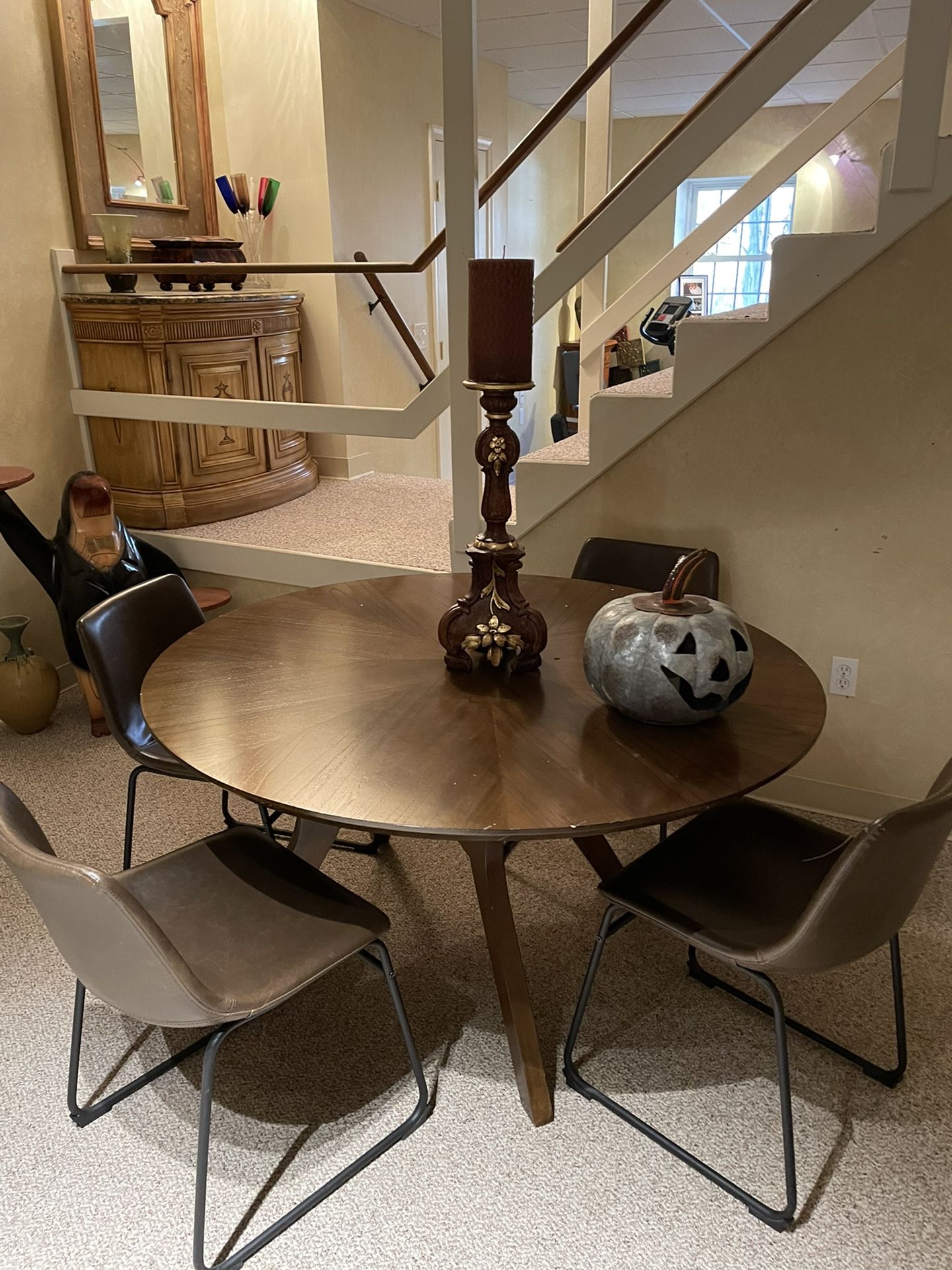 Round Table And 4 Chairs